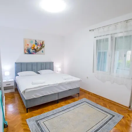 Apartment Denirom *