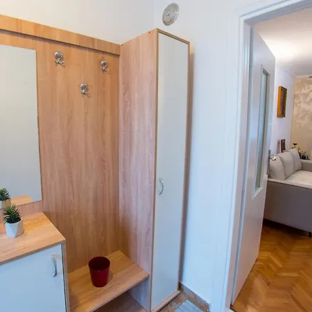 Denirom Apartment *