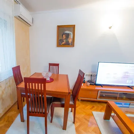 Denirom Apartment