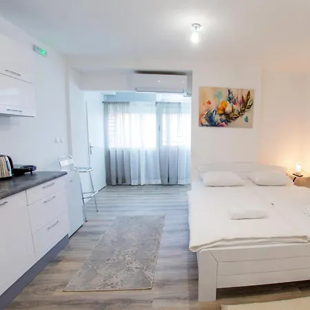 Denirom Apartment