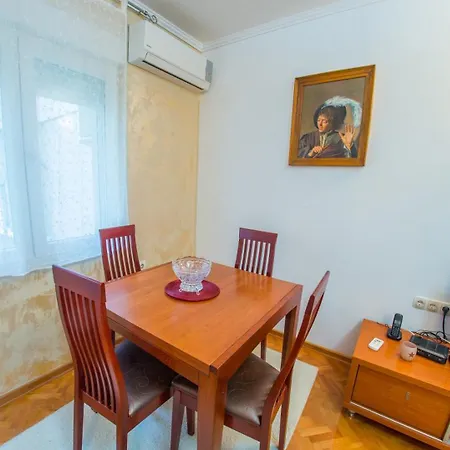 Denirom Apartment *